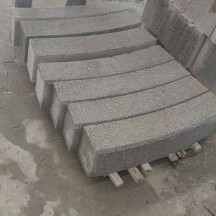 咸阳芝麻白弧形路牙石