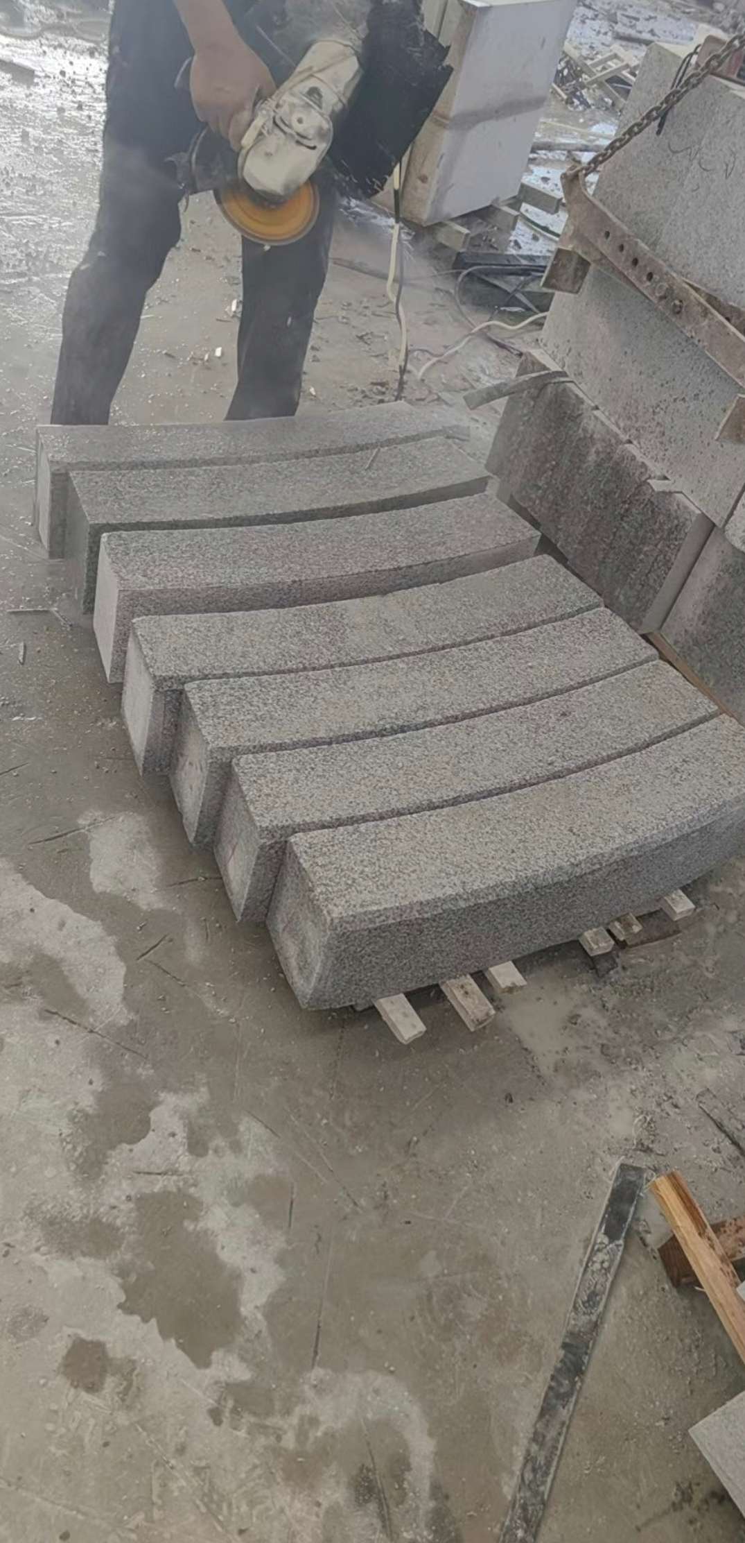 咸阳芝麻白弧形路牙石