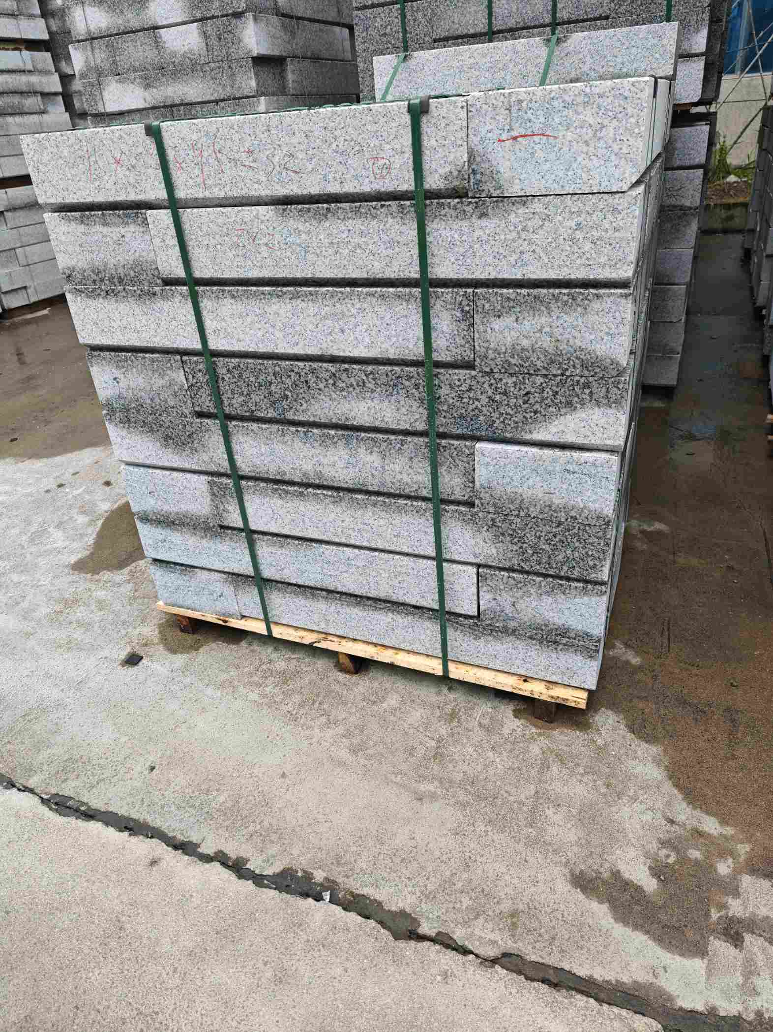 咸阳芙蓉白路牙石，马路牙子