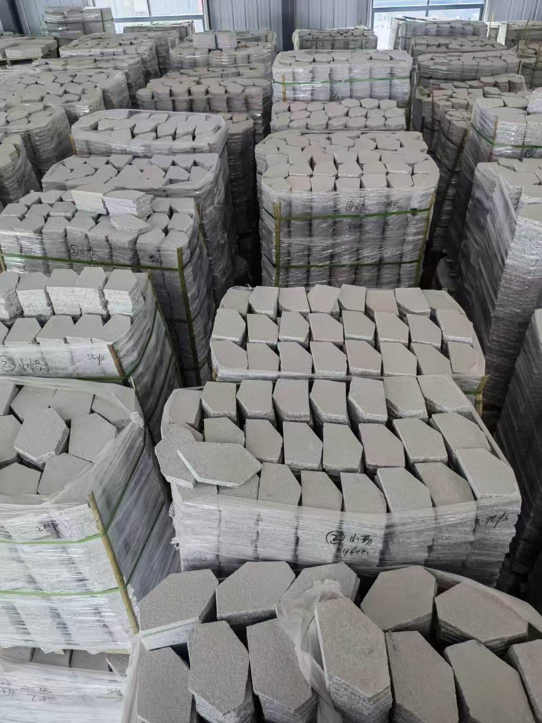 咸阳芝麻白石材冰裂纹，碎拼。