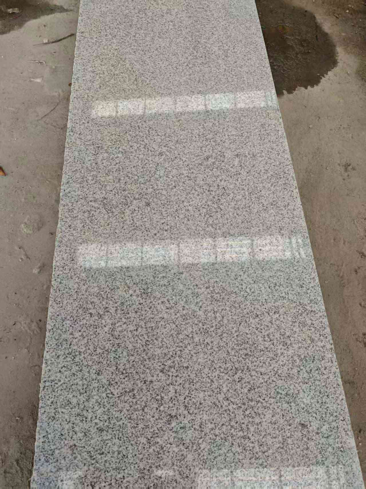 咸阳芝麻白光面毛板